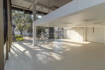 Ponto Comercial à venda, 840m² no Passo da Areia, Porto Alegre