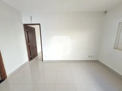 Casa com 4 Quartos para alugar, 360m² no Santa Mônica, Uberlândia