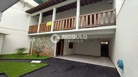 Casa com 5 Quartos para alugar, 298m² no Tabajaras, Uberlândia
