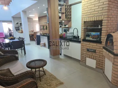 Casa com 4 Quartos à venda, 240m² no Jardim América I, Uberlândia
