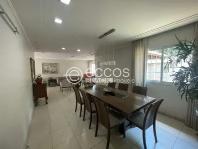 Casa com 3 Quartos à venda, 392m² no Tabajaras, Uberlândia