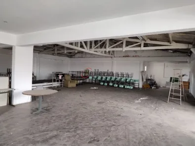 Prédio Comercial para alugar, 691m² no Canhema, Diadema
