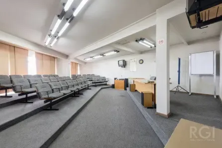 Prédio Comercial com 10 Quartos à venda, 2204m² no Navegantes, Porto Alegre