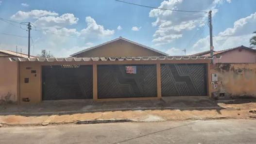 Casa com 3 Quartos para alugar, 170m² no Jardim Colorado, Goiânia