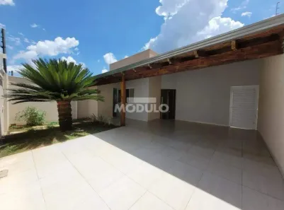 Casa com 3 Quartos para alugar, 120m² no Nova Uberlândia, Uberlândia