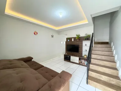 Sobrado com 2 Quartos à venda, 70m² no Cedro, Camboriú