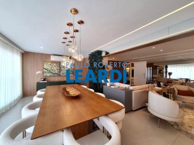 Apartamento com 3 Quartos à venda, 136m² no Vila Anastácio, São Paulo