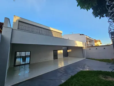 Sobrado com 4 Quartos à venda, 274m² no Santa Genoveva, Goiânia
