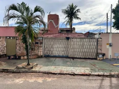 Sobrado com 3 Quartos à venda, 236m² no Jardim Planalto, Goiânia