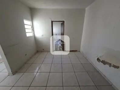 Casa com 2 Quartos para alugar, 60m² no Nossa Senhora Aparecida, Uberlândia