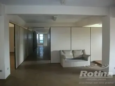 Sala Comercial para alugar, 280m² no Nossa Senhora Aparecida, Uberlândia