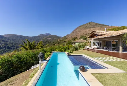 Casa de Condomínio com 5 Quartos à venda, 214m² no Nogueira, Petrópolis