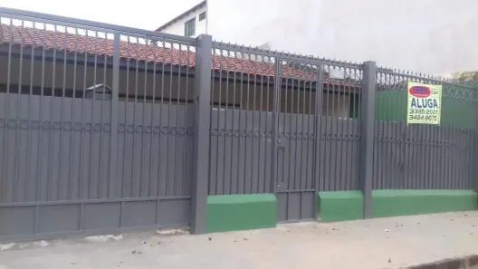 Casa com 2 Quartos para alugar, 200m² no Santa Maria, Brasília