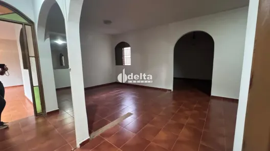 Casa com 4 Quartos para alugar, 260m² no Patrimônio, Uberlândia