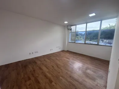 Sala Comercial para alugar, 130m² no Brotas, Salvador