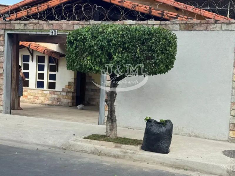 Casa com 4 quartos — Planalto, Belo Horizonte