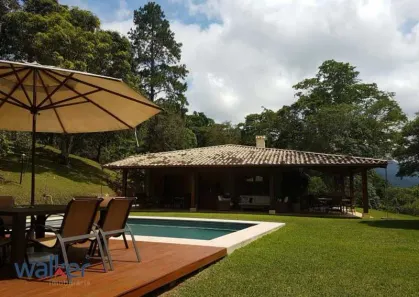 Casa de Condomínio com 4 Quartos à venda, 180m² no Quarteirão Brasileiro, Petrópolis