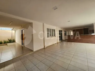 Casa com 5 Quartos para alugar, 220m² no Saraiva, Uberlândia