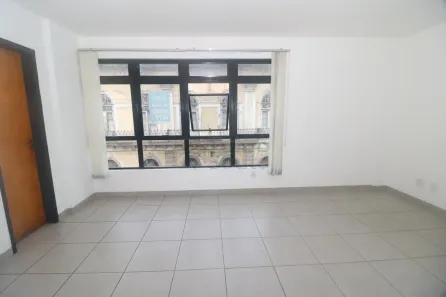 Sala Comercial para alugar, 41m² no Centro, Pelotas