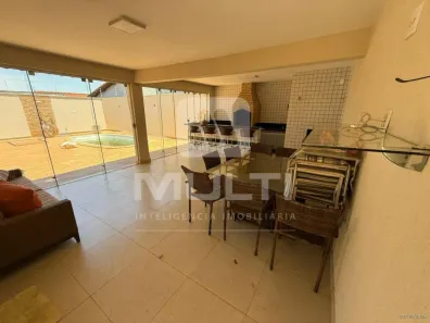 Casa com 3 Quartos para alugar, 208m² no Santa Mônica, Uberlândia