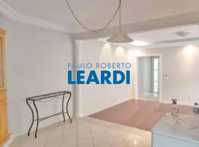 Sobrado com 3 Quartos à venda, 196m² no Vila Scarpelli, Santo André