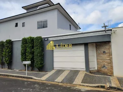 Casa com 3 Quartos à venda, 194m² no Alto Umuarama, Uberlândia