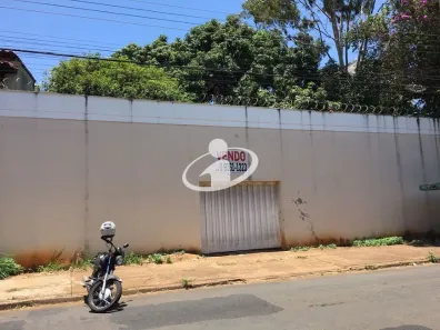 Imóvel Comercial com 9 Quartos para alugar, 650m² no Umuarama, Uberlândia