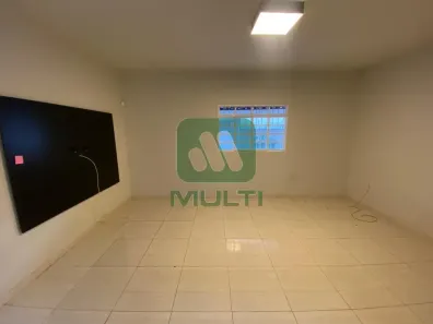 Casa com 4 Quartos para alugar, 250m² no Santa Mônica, Uberlândia