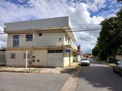 Prédio Comercial com 7 Quartos à venda, 300m² no Santa Maria, Brasília