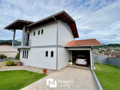 Casa com 3 Quartos à venda, 200m² no Velha Central, Blumenau
