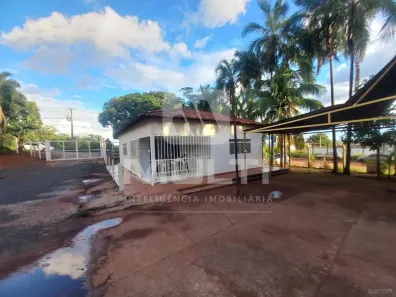 Casa com 1 Quarto para alugar, 800m² no Distrito Industrial, Uberlândia