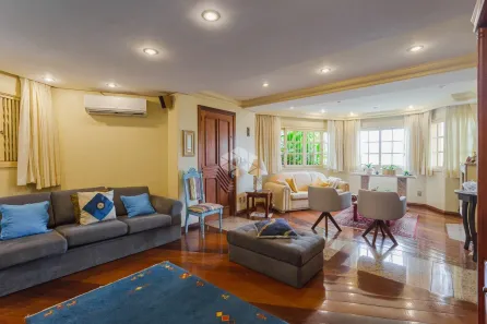 Casa com 4 Quartos à venda, 360m² no Três Figueiras, Porto Alegre