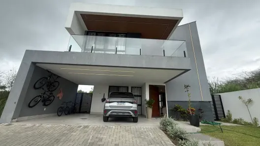 Casa de Condomínio com 4 Quartos à venda, 275m² no Santa Terezinha, Campina Grande