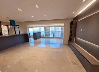 Apartamento com 3 Quartos para alugar, 137m² no Jardim das Acácias, São Paulo