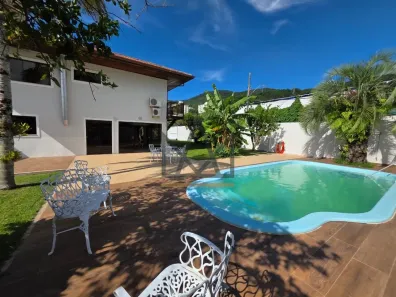 Casa com 4 Quartos à venda, 320m² no Itacorubi, Florianópolis