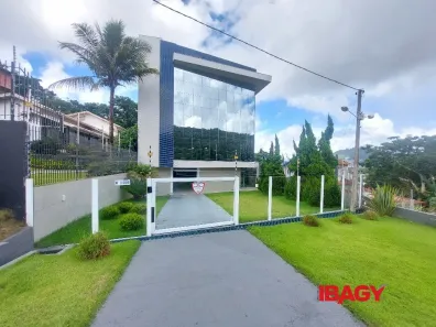 Sala Comercial para alugar, 273m² no João Paulo, Florianópolis