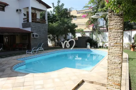Casa de Condomínio com 5 Quartos à venda, 490m² no Vila Valqueire, Rio de Janeiro