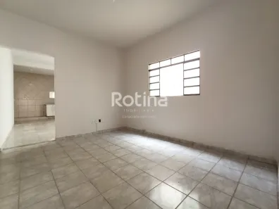 Casa com 2 Quartos para alugar, 200m² no Jardim Patrícia, Uberlândia