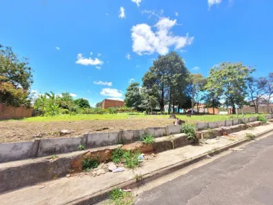Lote/Terreno à venda, 800m² no Jardim Nossa Senhora das Graças (Rubião Junior), Botucatu