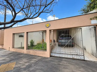 Casa com 3 Quartos para alugar, 167m² no Vila Fujita, Londrina