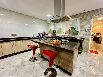 Sobrado com 4 Quartos à venda, 214m² no Vila Curuçá, Santo André