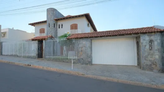 Sobrado com 4 Quartos à venda, 426m² no Jardim Bandeirantes, Osvaldo Cruz