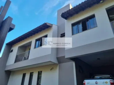 Sobrado com 4 Quartos à venda, 360m² no Champagnat, Londrina