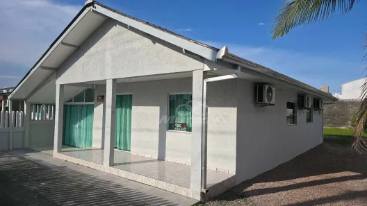 Casa com 4 Quartos para alugar, 130m² no Centro, Guaratuba