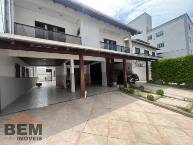Casa com 4 Quartos para alugar, 420m² no Dom Bosco, Itajaí