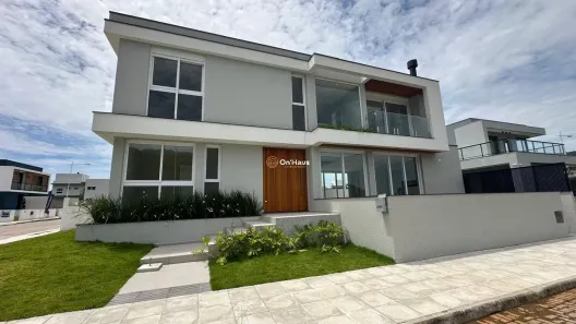 Casa com 3 Quartos à venda, 225m² no Rio Tavares, Florianópolis