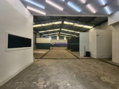 Galpão/Depósito/Armazém para alugar, 383m² no Vila Boa Vista, Contagem