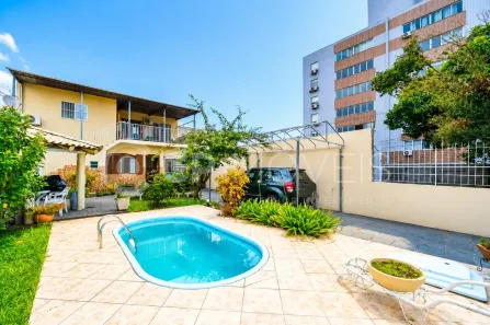 Casa com 2 Quartos para alugar, 180m² no Jardim Itu, Porto Alegre