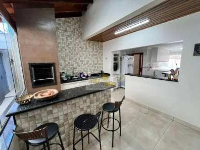 Casa com 4 Quartos à venda, 322m² no Conjunto Guanabara, Uberaba