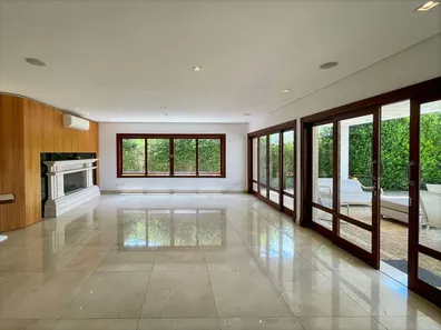 Casa de Condomínio com 5 Quartos para alugar, 752m² no São Paulo II, Cotia